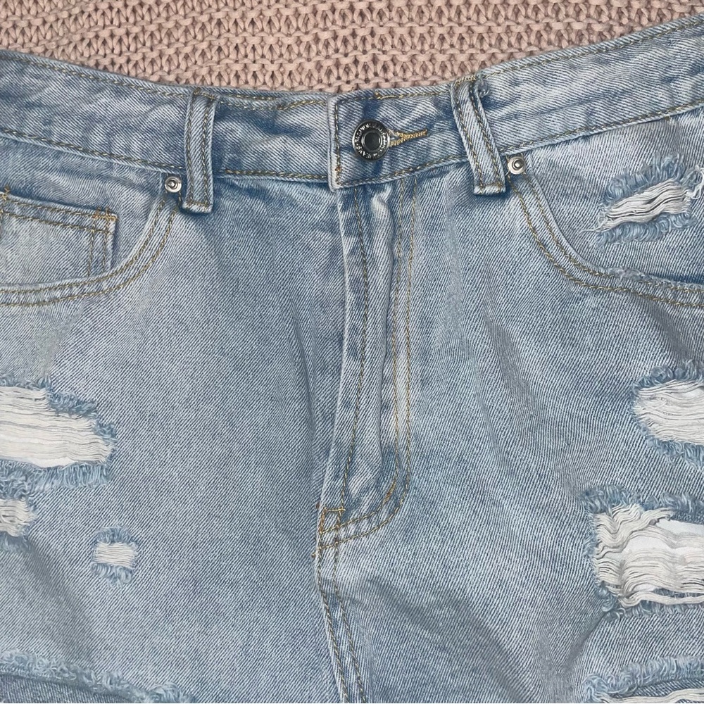 Distressed Jean Short Shorts Never Worn - Picture 7 of 8